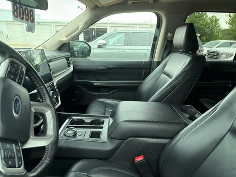 Used 2024 Ford Expedition Max XLT RWD image 3
