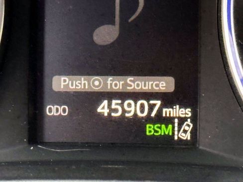Used 2019 Toyota Highlander XLE AWD/4WD image 32