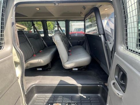 Used 2020 Chevrolet Express 3500 LS RWD image 17