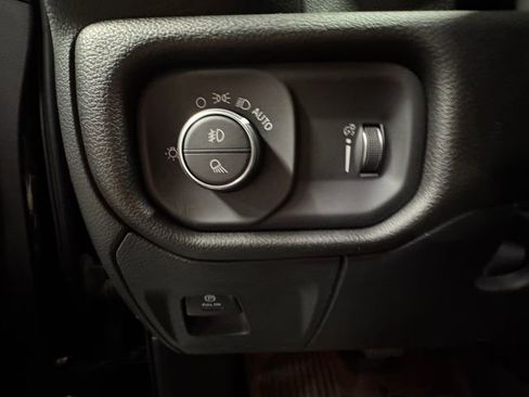 Used 2022 RAM 1500 Big Horn AWD/4WD image 22
