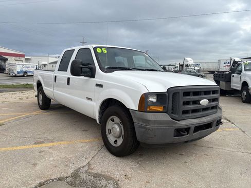 Used 2005 Ford F250 XL image 2