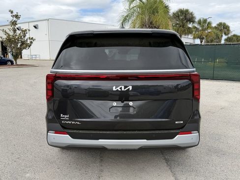 New 2026 Kia Carnival LXS FWD image 5