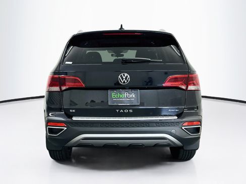 Used 2023 Volkswagen Taos SE w/ Panoramic Sunroof Package AWD/4WD image 7