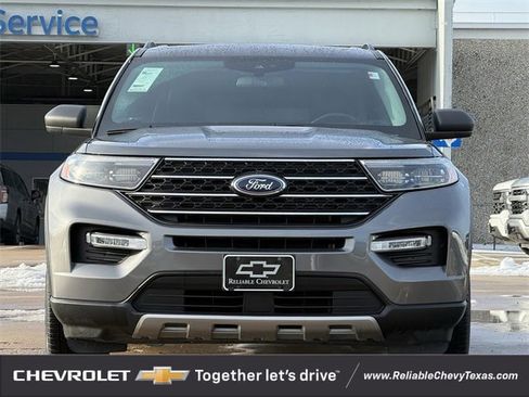 Used 2022 Ford Explorer XLT w/ Equipment Group 202A image 3