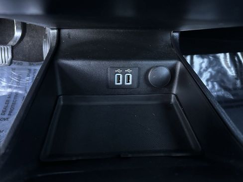 Used 2020 Ford Fusion SE image 32