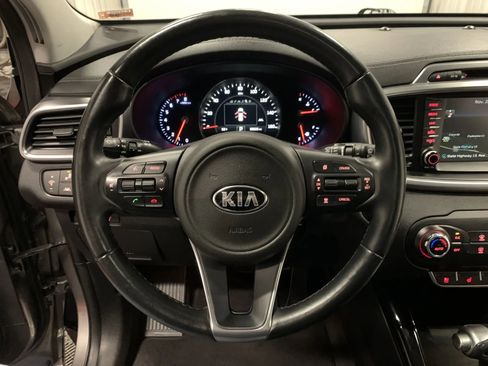 Used 2018 Kia Sorento SX image 21