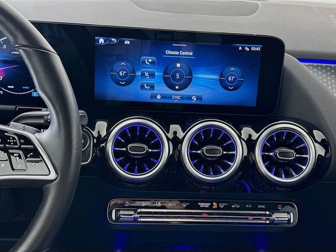 Certified 2025 Mercedes-Benz GLA 250 4MATIC image 17