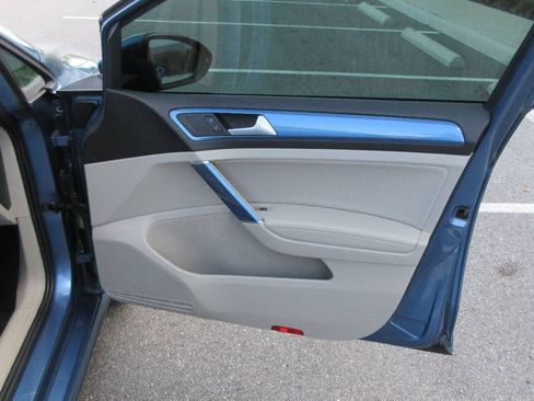 Used 2015 Volkswagen e-Golf SEL Premium FWD image 26
