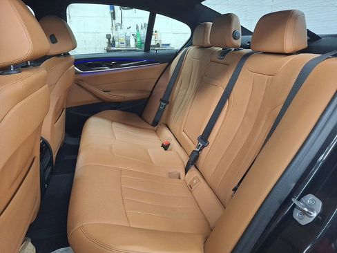 Certified 2022 BMW 530i xDrive w/ Convenience Package image 7