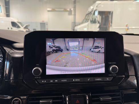 Used 2022 Nissan Pathfinder SV AWD/4WD image 21