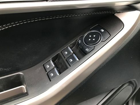 Used 2023 Ford Explorer XLT image 5