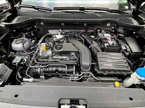 New 2025 Volkswagen Taos SE FWD image 16