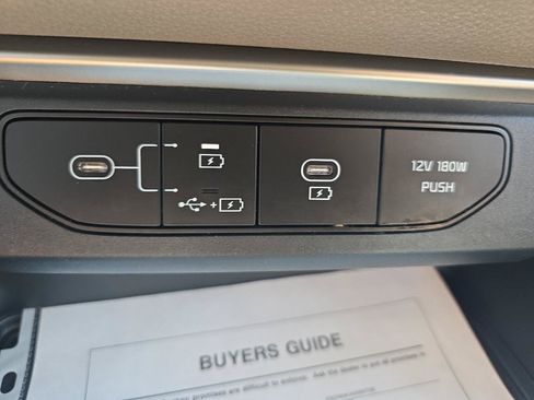Used 2025 Kia Carnival FWD image 29
