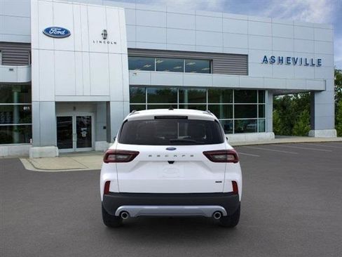 New 2024 Ford Escape SE image 5