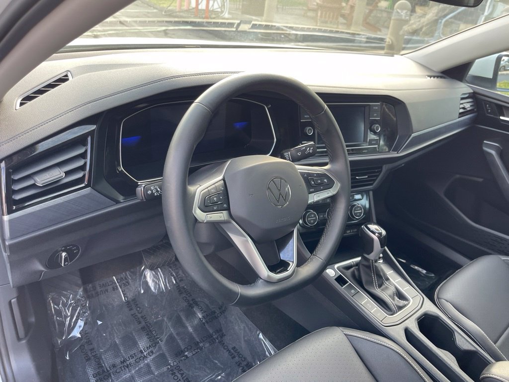 Used 2023 Volkswagen Jetta SE FWD image 9