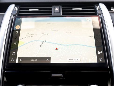 Certified 2024 Land Rover Discovery S image 27