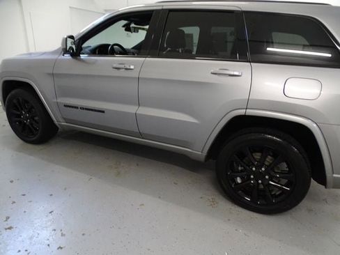 Used 2021 Jeep Grand Cherokee Laredo X AWD/4WD image 19