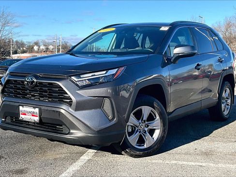 Used 2025 Toyota RAV4 XLE image 1