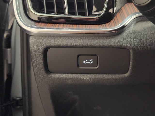 Certified 2026 Volvo V60 B5 Cross Country Plus w/ Protection Package Premier AWD/4WD image 21