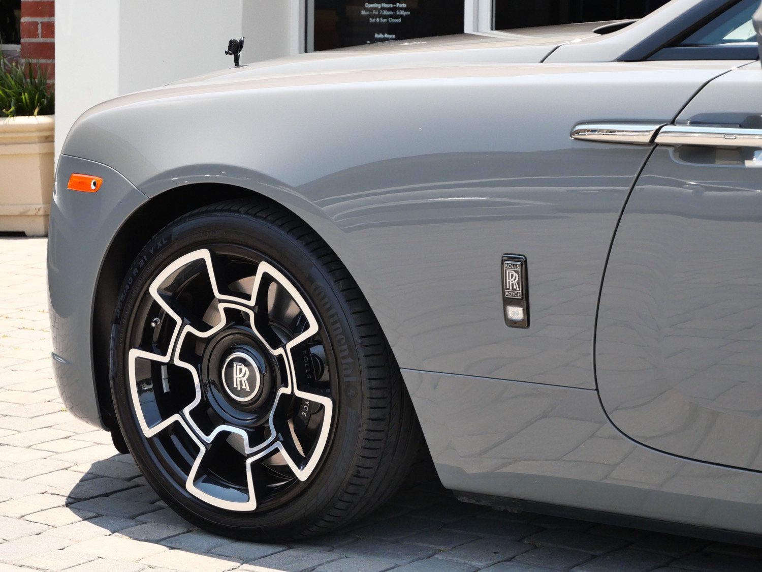 Certified 2018 Rolls-Royce Dawn RWD image 25