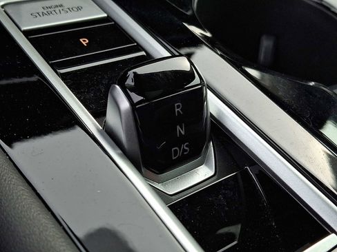 Used 2025 Volkswagen Atlas SEL Premium R-Line image 14