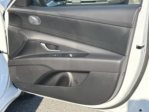 Certified 2026 Hyundai Elantra Hybrid FWD image 14