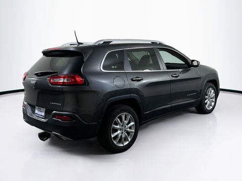 Used 2017 Jeep Cherokee Limited w/ Luxury Group AWD/4WD image 5