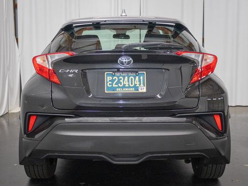 Used 2020 Toyota C-HR XLE FWD image 3