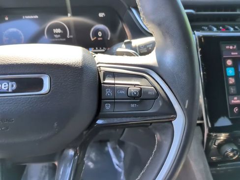 Used 2023 Jeep Grand Cherokee Altitude AWD/4WD image 21