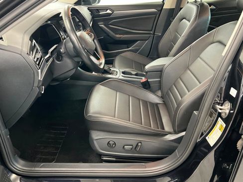 Used 2024 Volkswagen Jetta SE FWD image 17