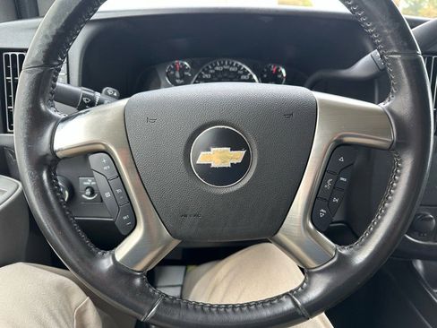 Used 2018 Chevrolet Express 2500 w/ Driver Convenience Package image 9