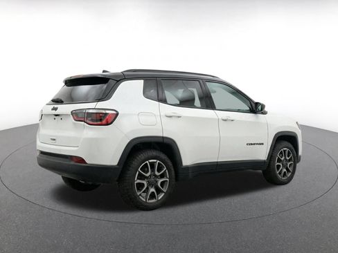 Used 2025 Jeep Compass Trailhawk AWD/4WD image 9