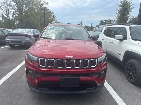 Used 2024 Jeep Compass Latitude AWD/4WD image 2