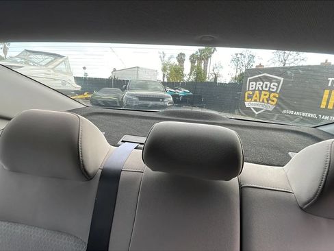Used 2017 Hyundai Elantra SE FWD image 34