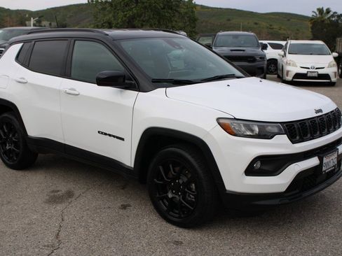 Used 2024 Jeep Compass Latitude w/ Altitude Special Edition image 3