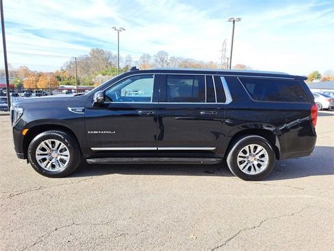Used 2024 GMC Yukon XL Denali image 2