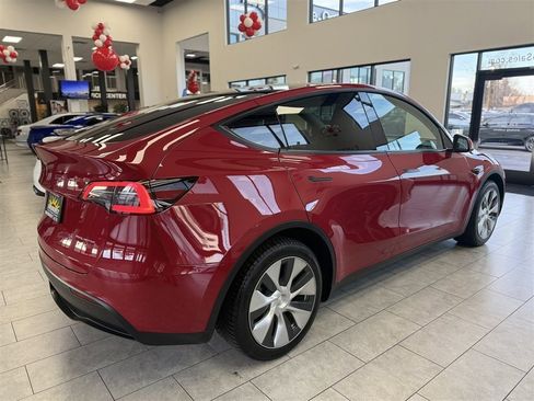 Used 2023 Tesla Model Y Long Range image 3