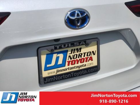 Used 2020 Toyota Highlander XLE AWD/4WD image 11