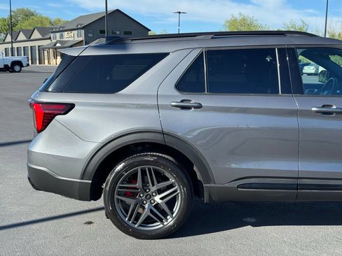 Used 2025 Ford Explorer ST-Line w/ ST-Line Street Pack AWD/4WD image 11