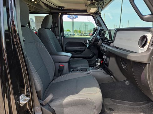 Used 2024 Jeep Gladiator Sport image 16