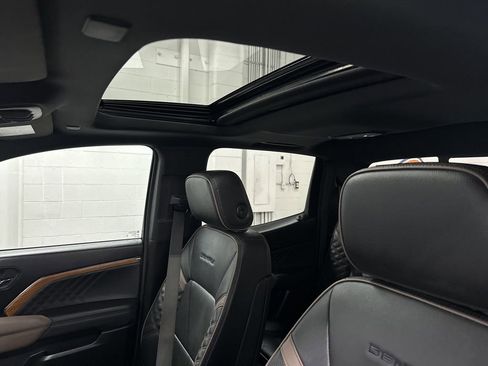 Used 2024 GMC Canyon Denali image 33