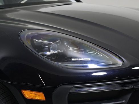 Certified 2024 Porsche Macan image 11