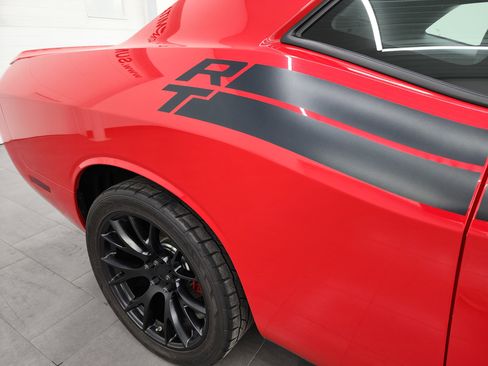 Used 2010 Dodge Challenger R/T RWD image 24