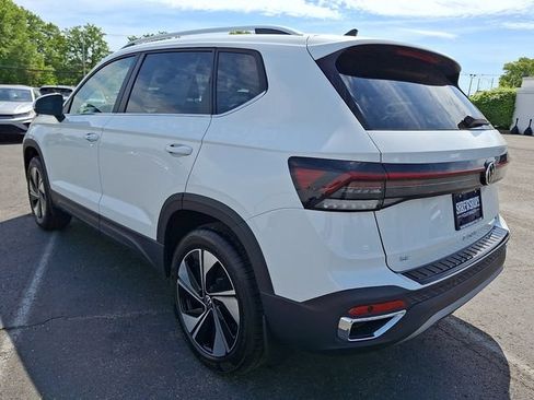 New 2026 Volkswagen Taos SE AWD/4WD image 3