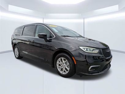 Used 2023 Chrysler Pacifica Touring-L
