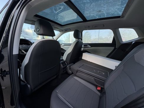 New 2025 Volkswagen Taos SE image 22