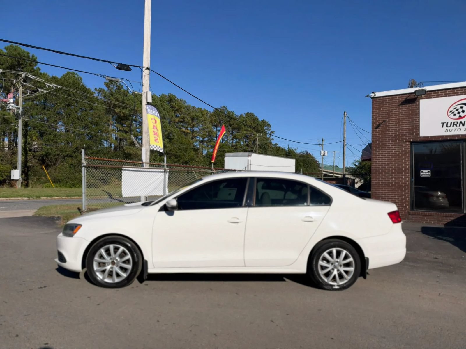 Used 2012 Volkswagen Jetta SE FWD image 2