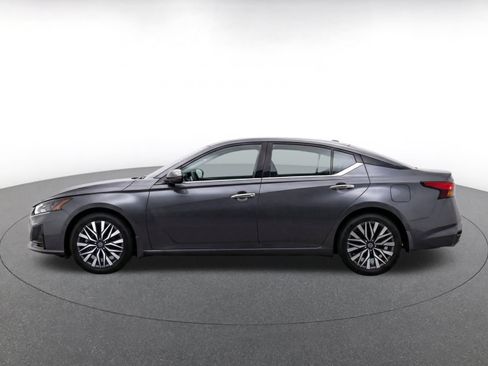 Used 2025 Nissan Altima 2.5 SV FWD image 5