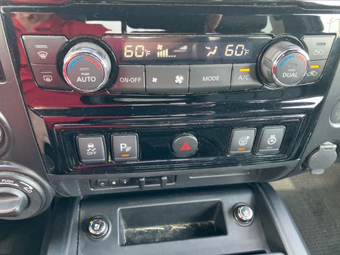 Used 2021 Nissan Titan PRO-4X w/ Pro-4x Convenience Package AWD/4WD image 30