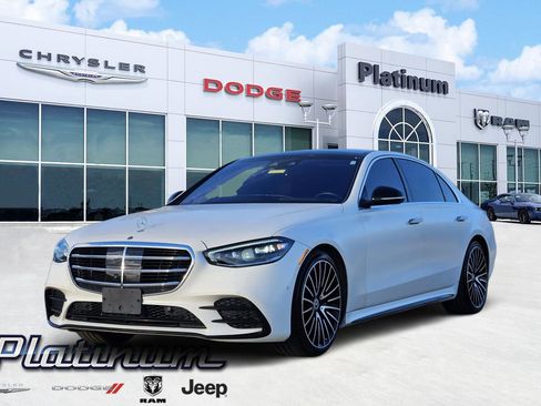 Used 2022 Mercedes-Benz S 500 4MATIC image 2